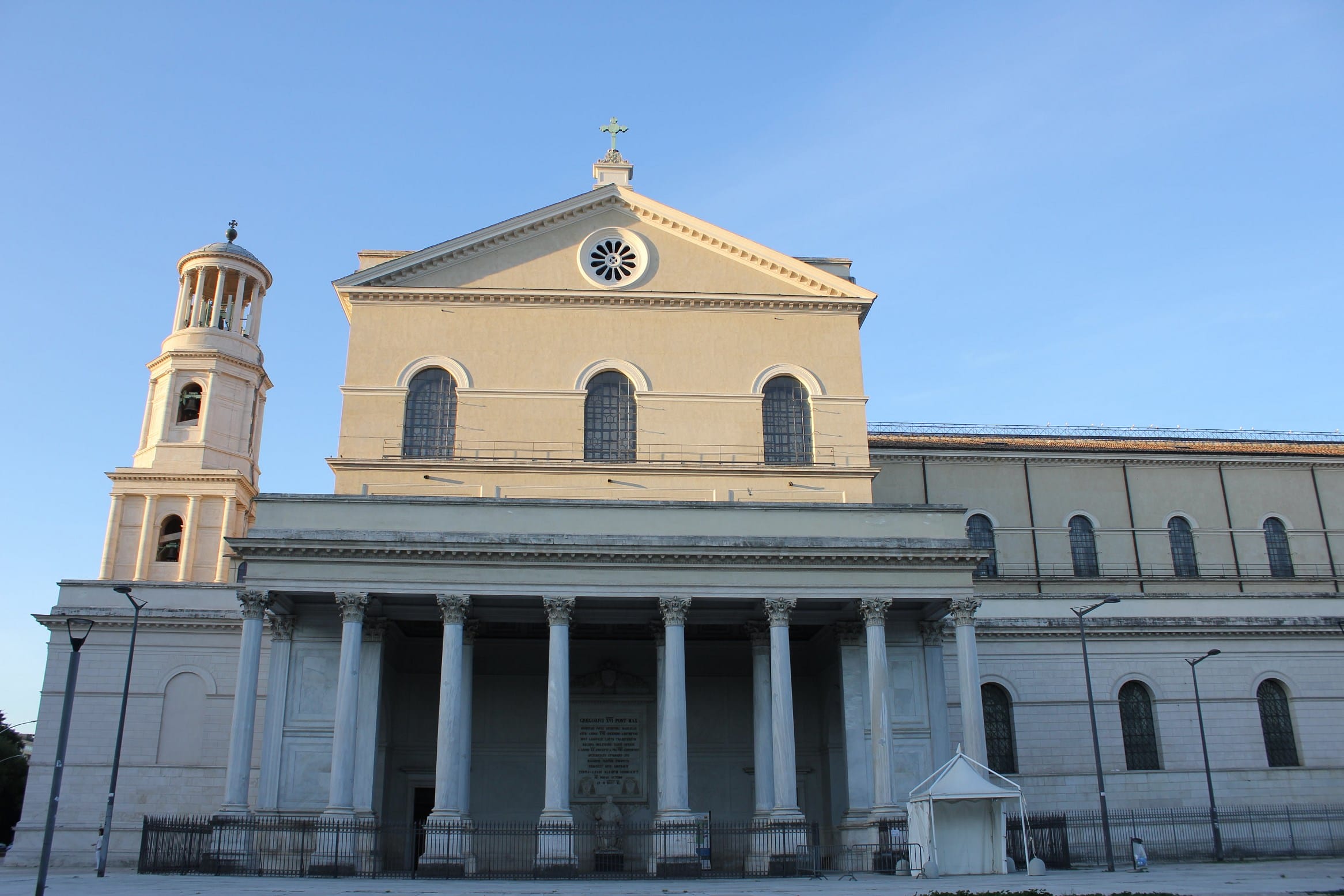 st paul outside the walls tour