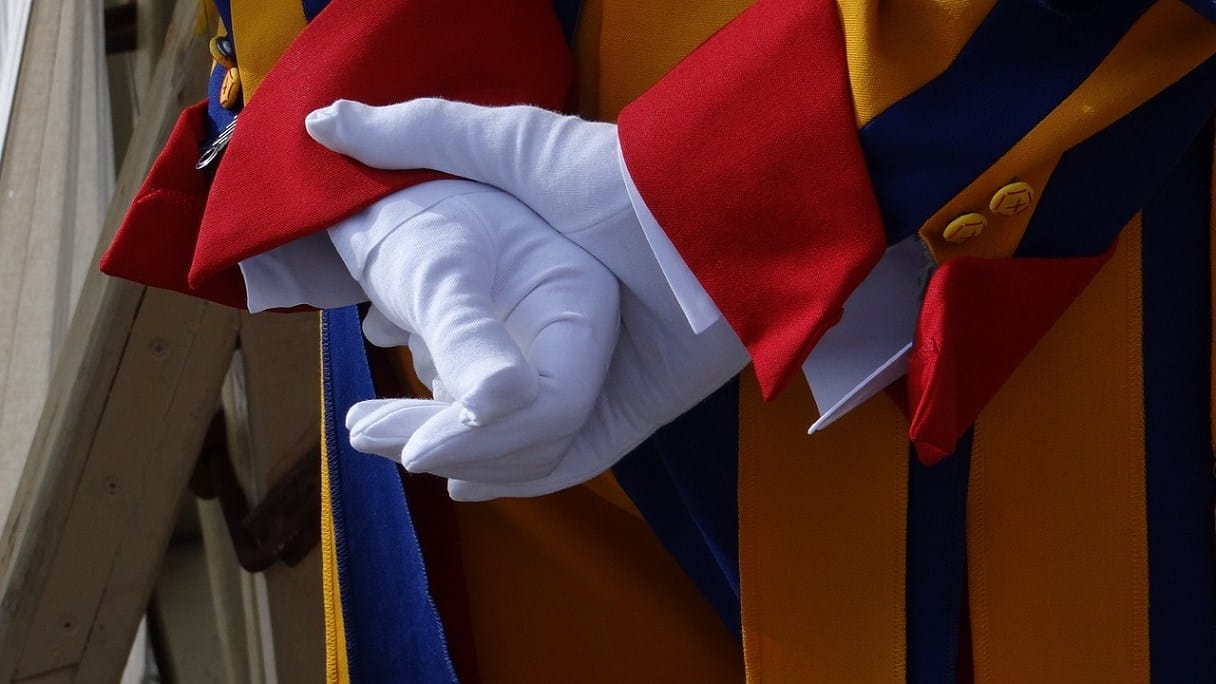 Hands_Crossed_Finestrelle@Pixabay