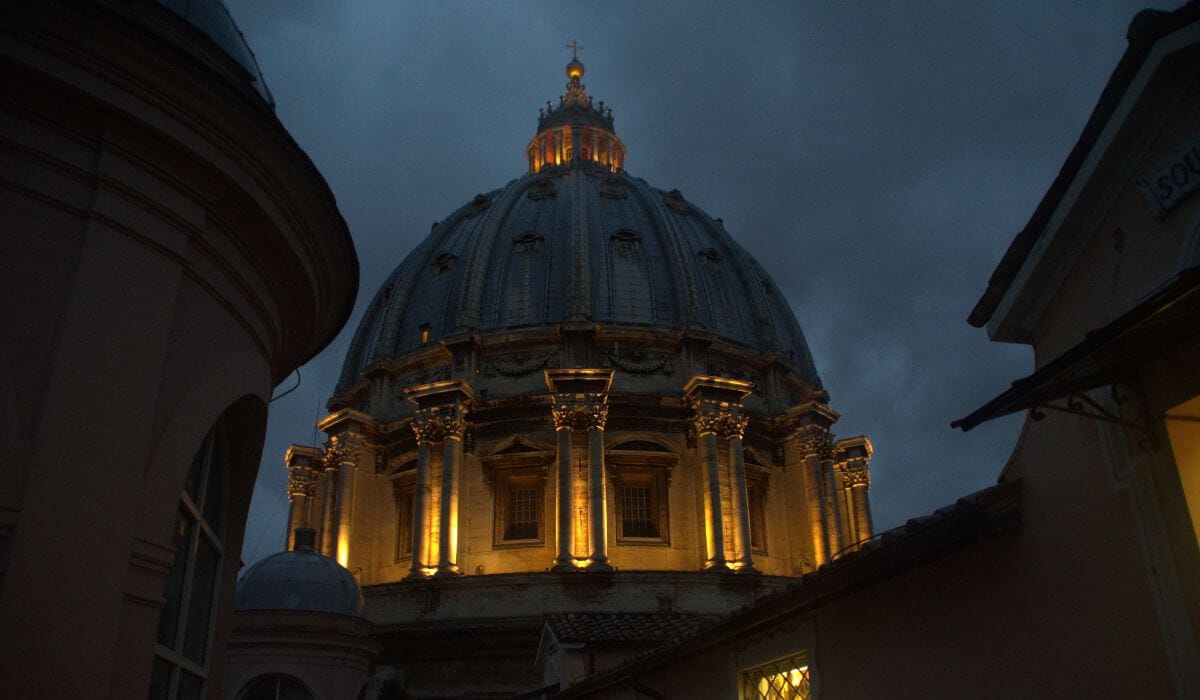 climbing_st_peters_dome Vatican rooftop climbing