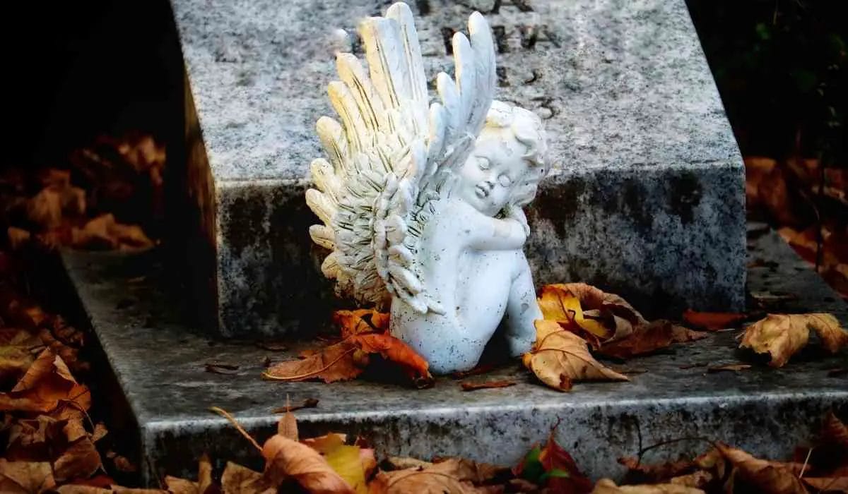 Angel statue in the Vatican