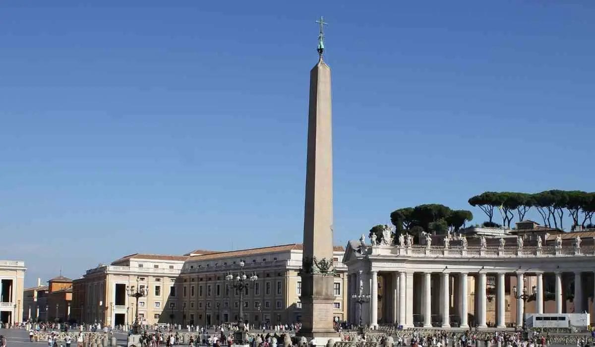 St Peters Square Obelisk square